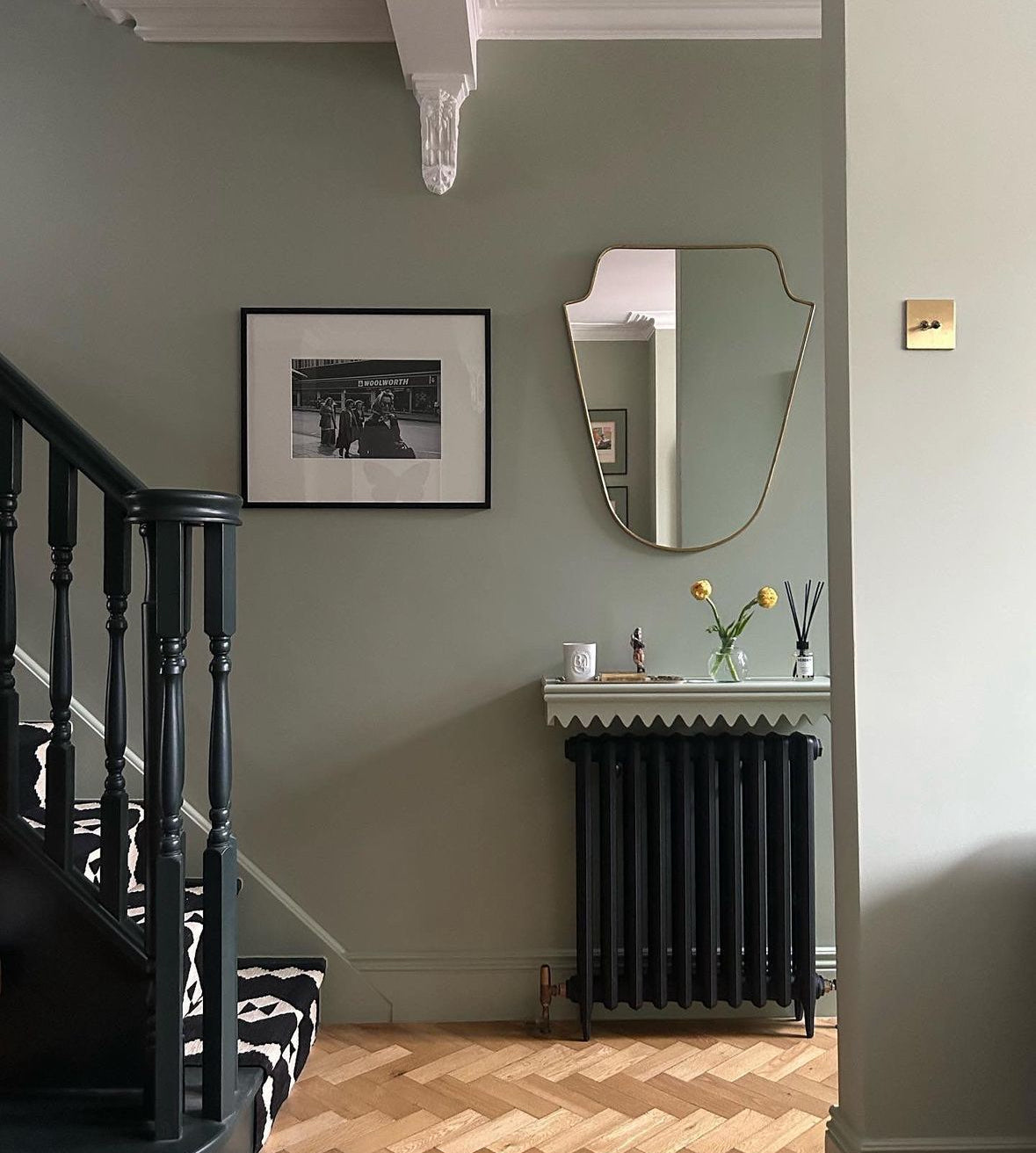 Wiggle Hallway Shelf