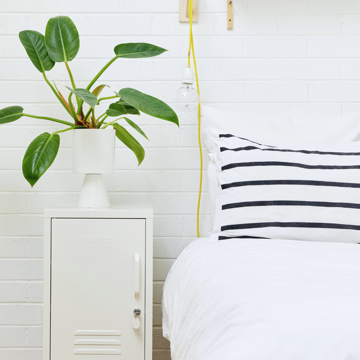 Mustard Made - Shorty Locker - Left Opening - Chalk