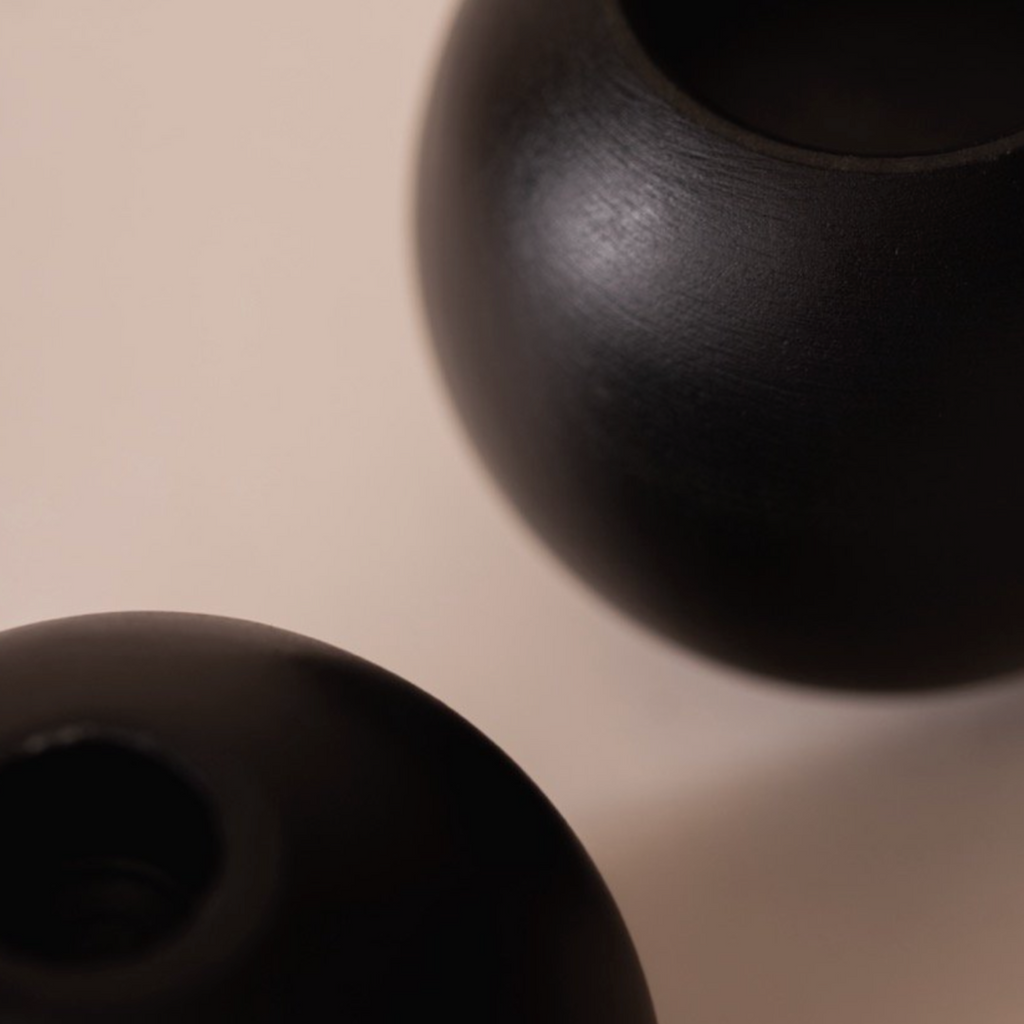 Ball_of_stone_candle_holder_Black