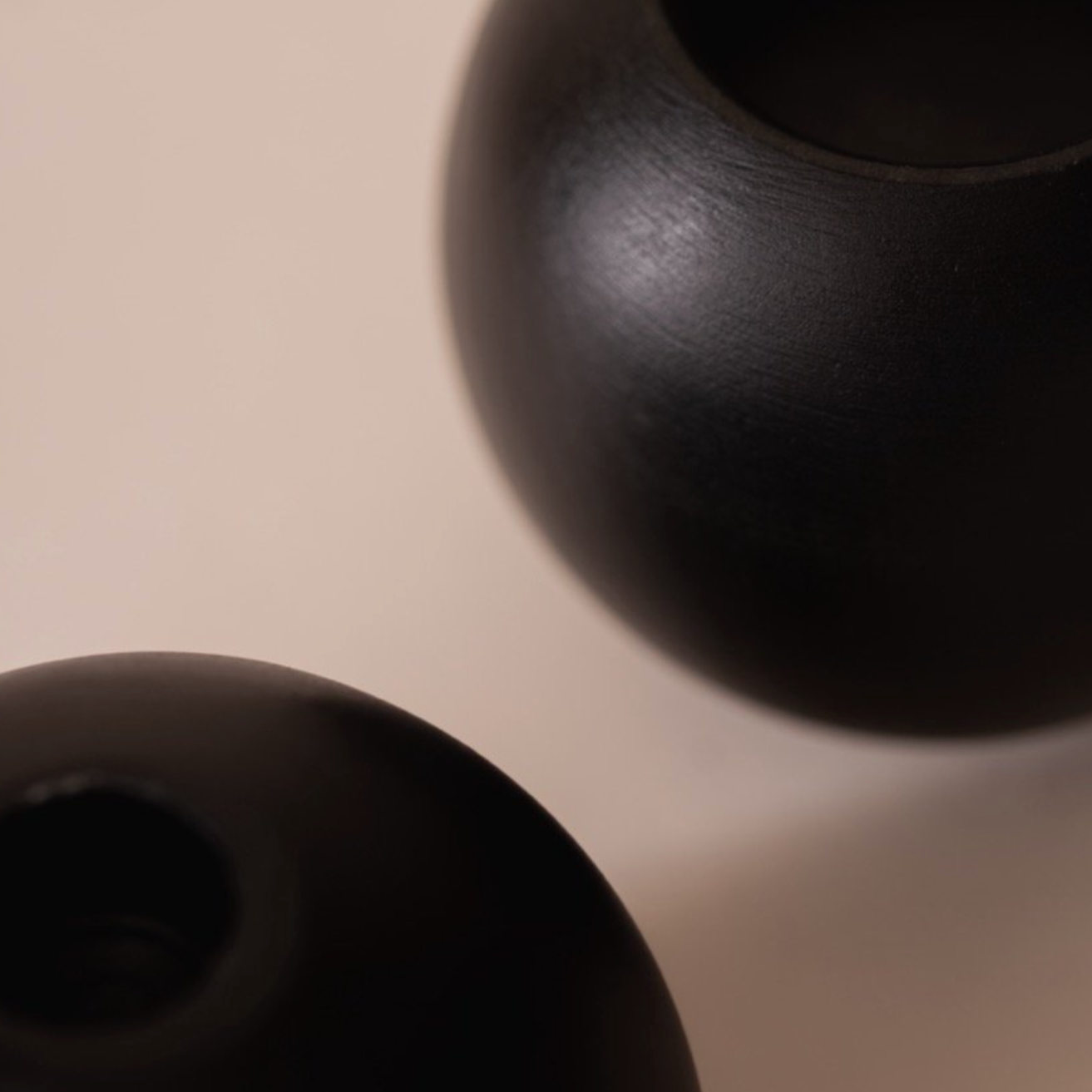 Ball_of_stone_candle_holder_Black