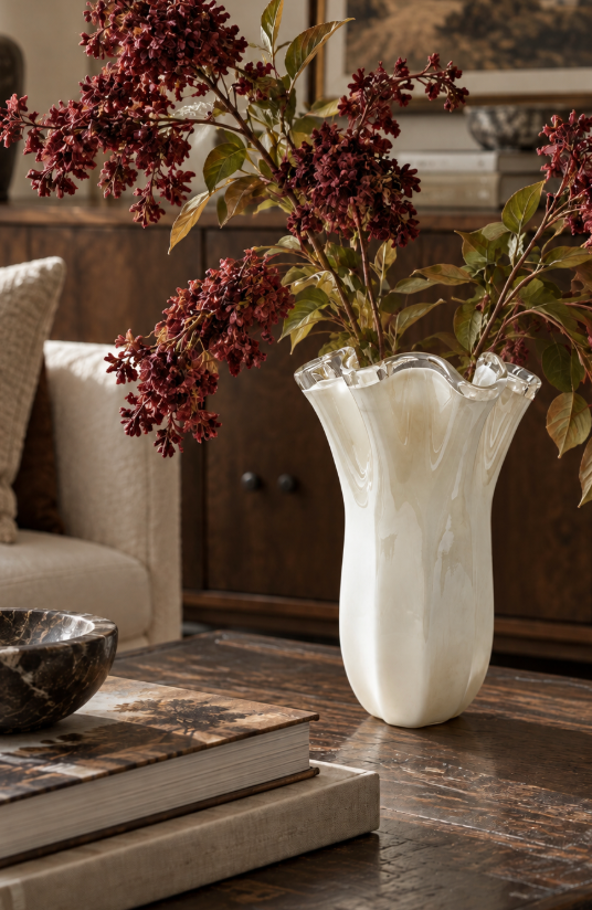 Large Ivory Handkerchief Vase in Murano glass