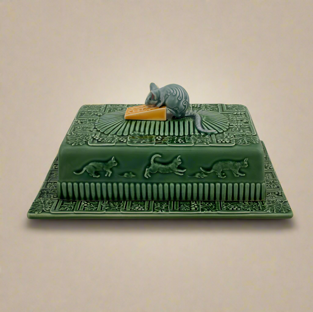 Bordallo ceramic cheese tray with lid