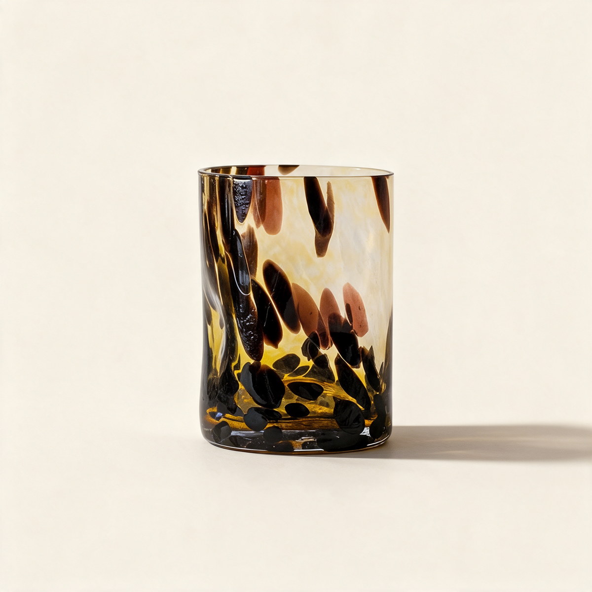 Animalier B1 Murano glass tumbler with a leopard-spotted pattern on a cream background