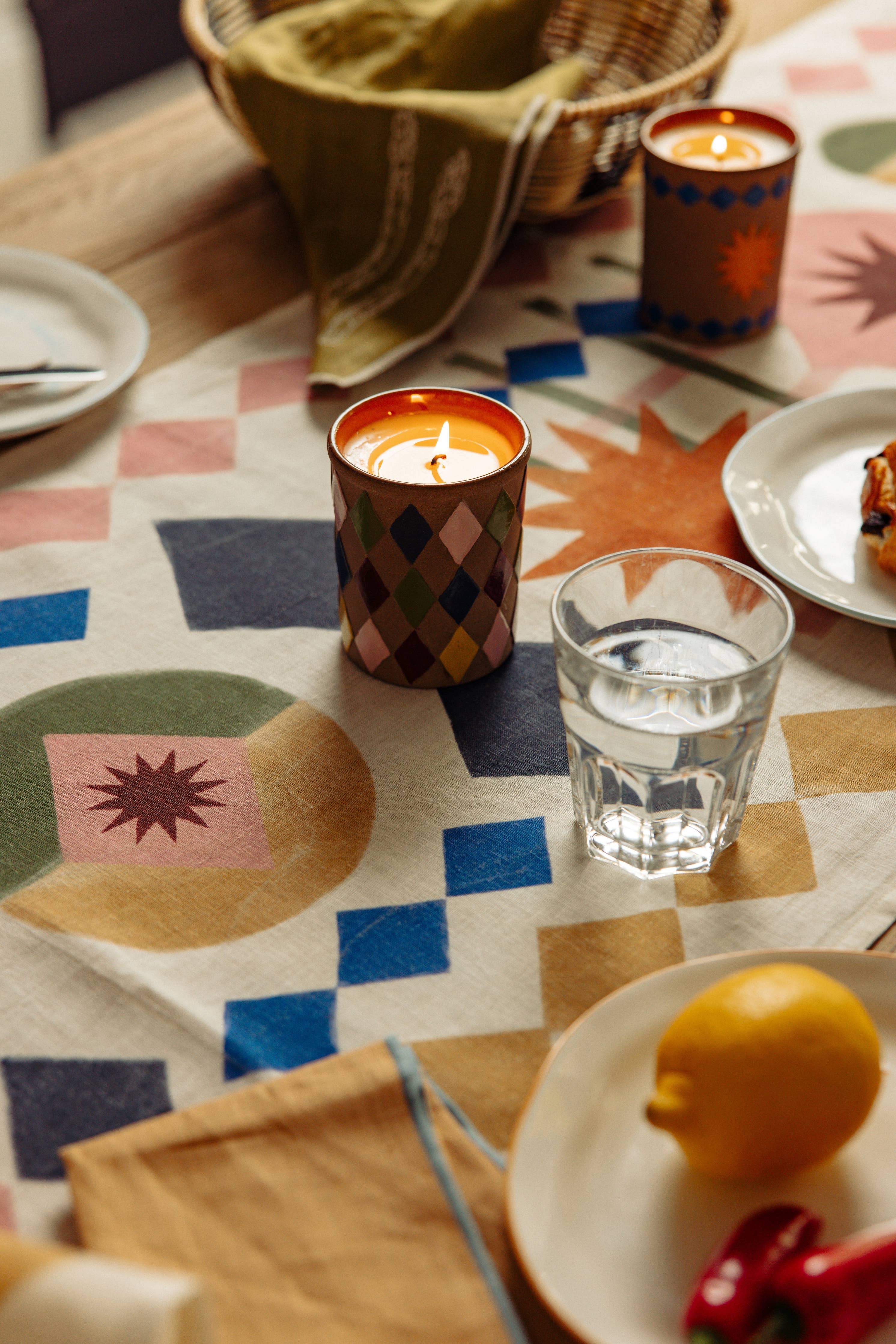 Good linen tablecloth full drape showing the diamond print