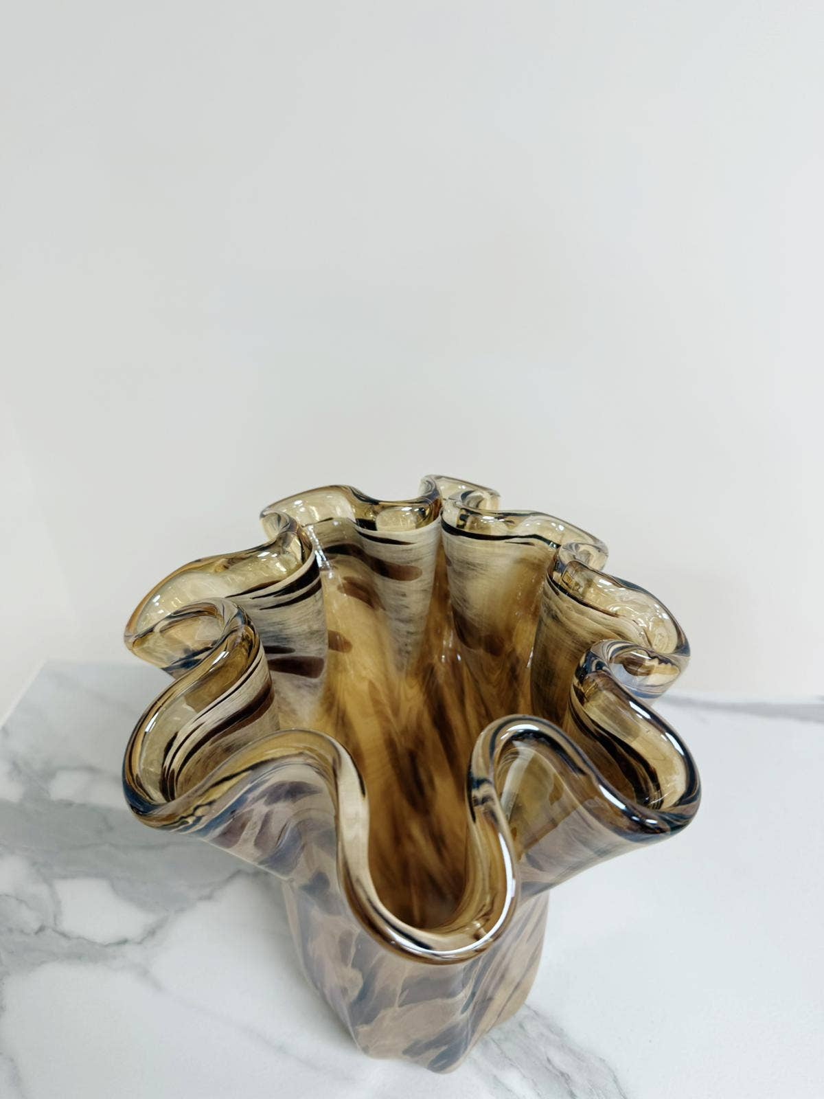 Medium animalier Murano glass handkerchief vase, product photo 6