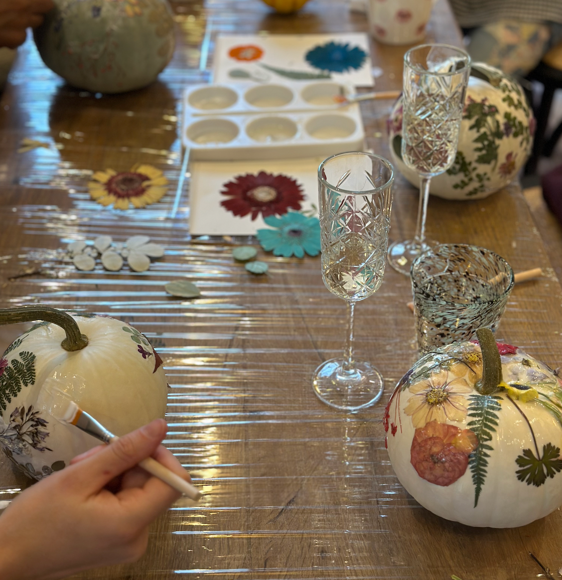 Pressed flower pumpkin decorating workshop at Treowe