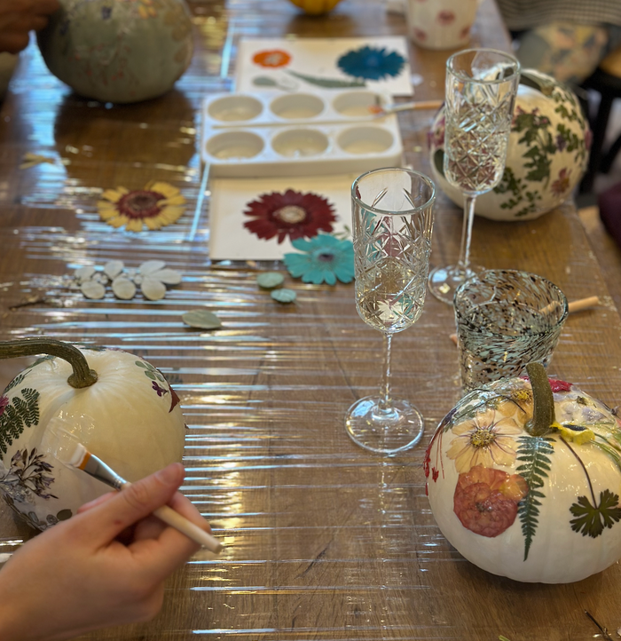 Pressed flower pumpkin decorating workshop at Treowe