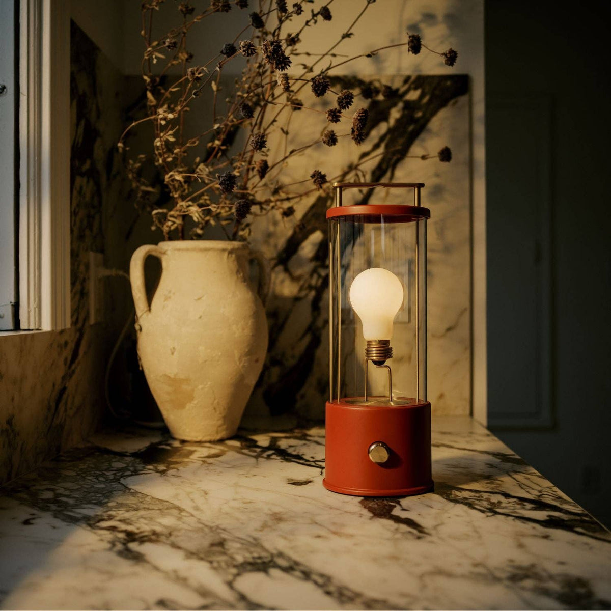 The Muse portable lamp in Pomona Red outdoors